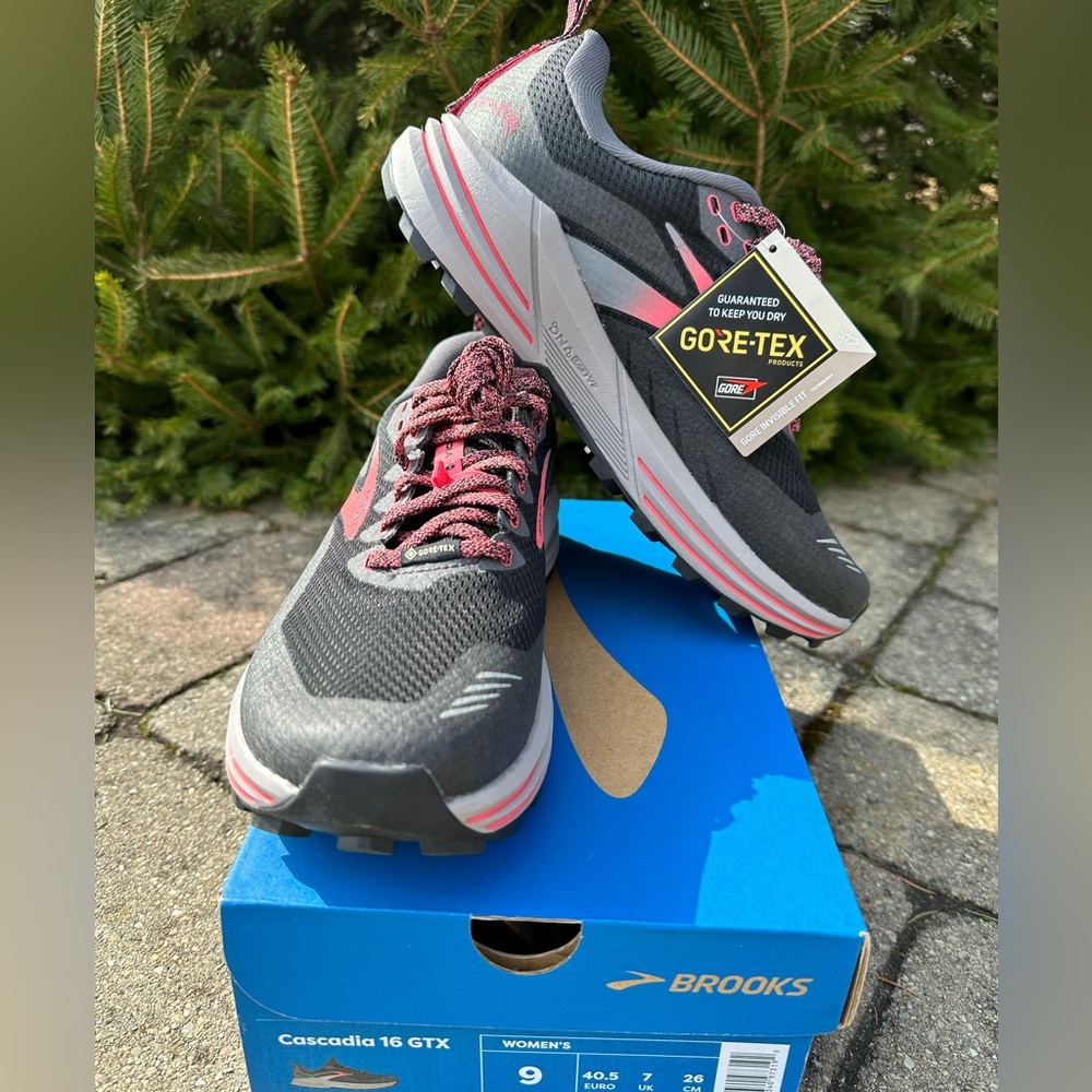 Brooks Gortex trail running shoes